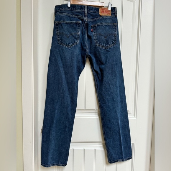Levi’s 505 Regular Fit Straight Leg 100% Cotton Medium Wash Jeans. 34” by 34” - Picture 2 of 7
